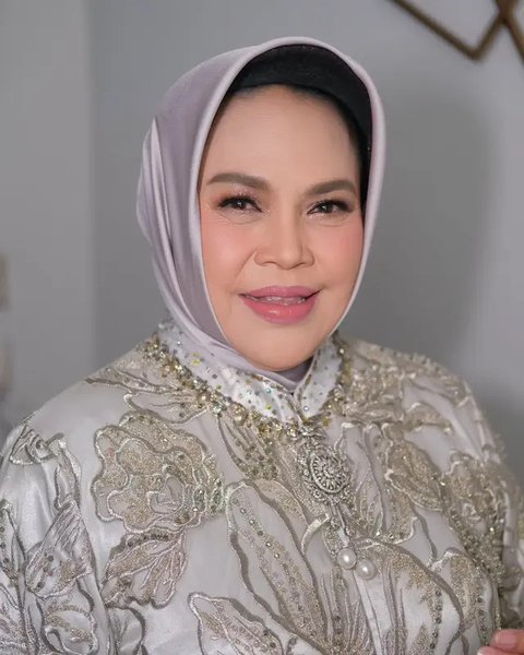 Model Gamis Brokat Hetty Koes Endang