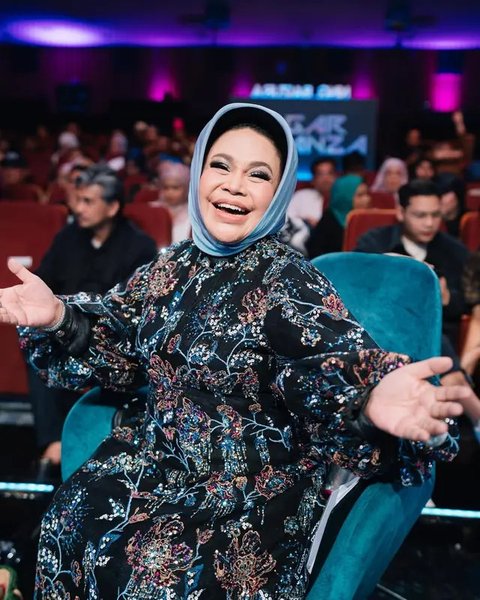 Model Gamis Brokat Hetty Koes Endang