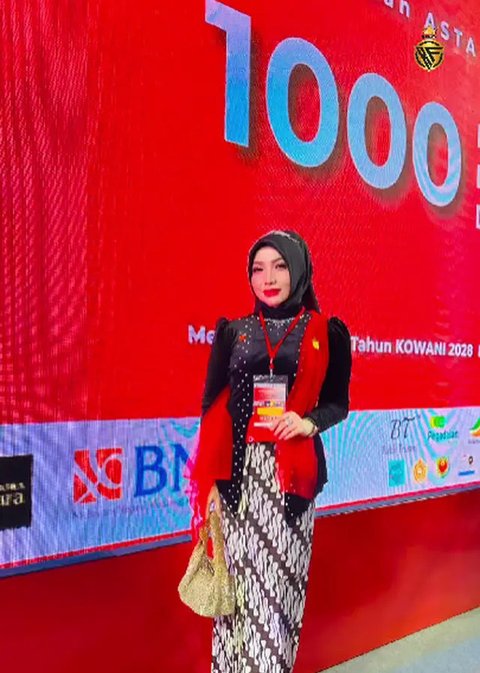 Inspirasi Model Clutch ala Roro Fitria