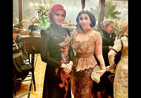 Inspirasi Model Clutch ala Roro Fitria