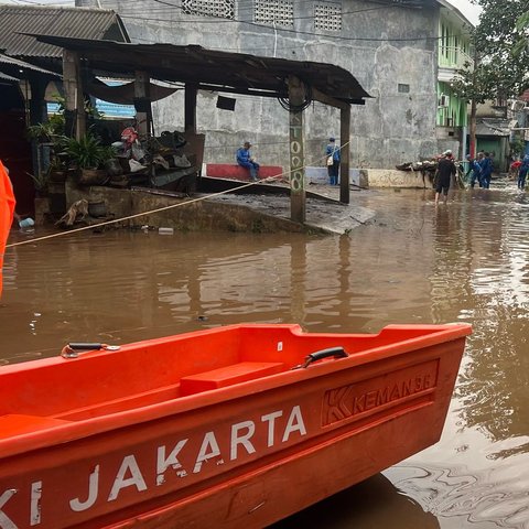 Wagub Jakarta Rano Karno meninjau wilayah banjir di Kawasan Lebak Bulus, Jakarta Selatan. Tepatnya di Jalan Kamboja Nomor 5, RT5/RW8, Lebak Bulus, Kecamatan Cilandak. (Foto: Istimewa)