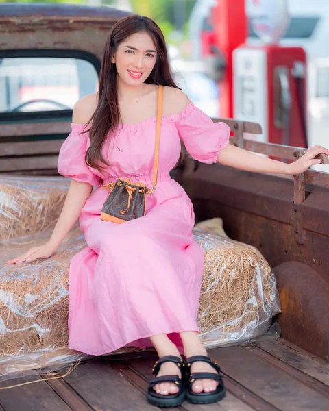 Gaya Angel Karamoy Pakai Dress