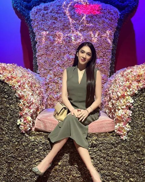 Gaya Angel Karamoy Pakai Dress
