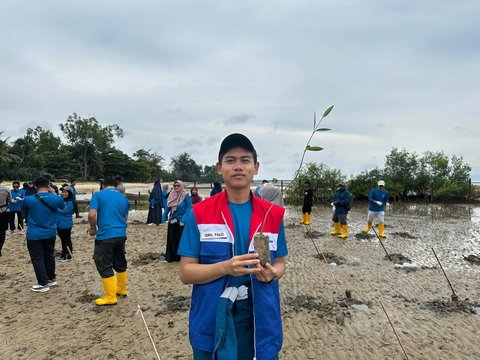 Iqbal Fauzi Penerima Beasiswa Sobat Bumi angkatan ke-8