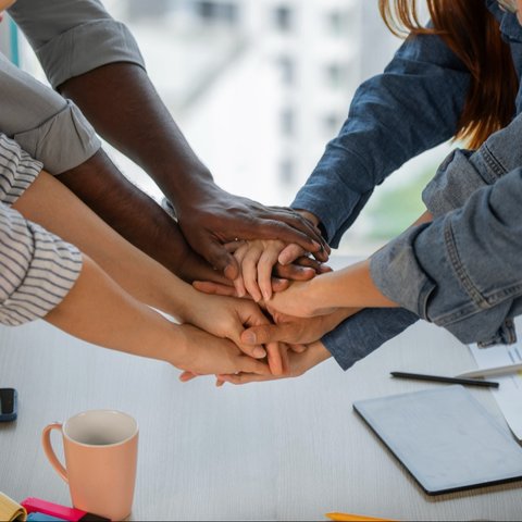 <p>Ilustrasi kerja sama, kerja tim, persatuan, kompak. (Image by freepik)</p>