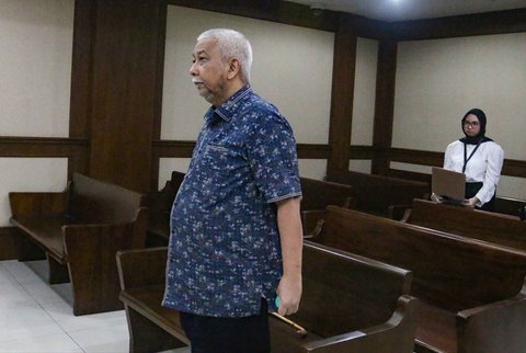 Eks Direktur Jenderal Perkeretaapian Kementerian Perhubungan (Dirjen KA Kemenhub), Prasetyo Boeditjahjono saat menjalani siding putusan di Pengadilan Tipikor, Jakarta, Senin (21/07/2025).