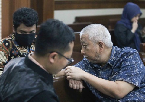 Eks Direktur Jenderal Perkeretaapian Kementerian Perhubungan (Dirjen KA Kemenhub), Prasetyo Boeditjahjono saat menjalani siding putusan di Pengadilan Tipikor, Jakarta, Senin (21/07/2025).