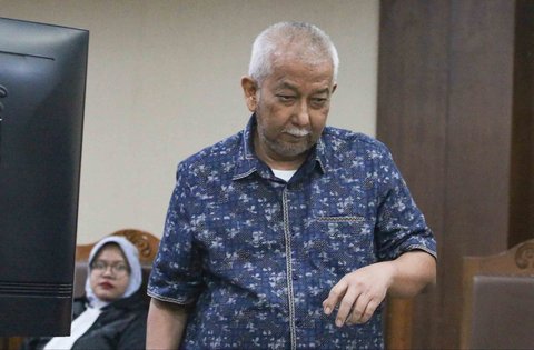 Eks Direktur Jenderal Perkeretaapian Kementerian Perhubungan (Dirjen KA Kemenhub), Prasetyo Boeditjahjono saat menjalani siding putusan di Pengadilan Tipikor, Jakarta, Senin (21/07/2025).