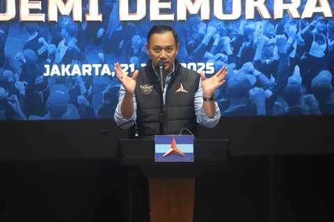 Ketua Umum Partai Demokrat Agus Harimurti Yudhoyono (AHY) saat menghadiri Proklamasi Democracy Forum" Challenges To The Us Democracy & Its Impact On Global Politics" dan Pengukuhan Ikatan Keluarga Alumni  Akademi Demokrat di Gedung DPP Demokrat, Jakarta, Senin (21 Juli 2025).