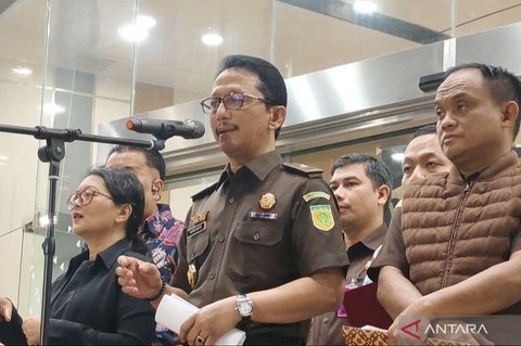 Kejaksaan Agung menetapkan delapan tersangka baru dalam pengembangan kasus korupsi Sritex, termasuk direksi dari sejumlah bank daerah dan pejabat perusahaan. Siapa saja mereka?
