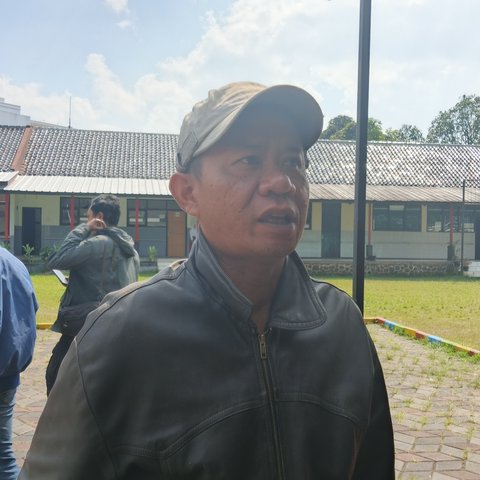 Asep Sudrajat sebagai orangtua