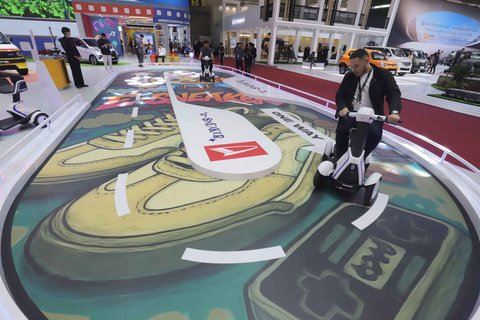 Salah satu stand di Gaikindo Indonesia International Auto Show (GIIAS) 2025 di ICE BSD, Tangerang, Rabu (23/07/2025).