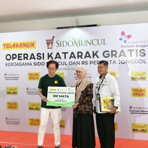 Operasi Katarak Gratis Kerja Sama Sido Muncul dan RS Permata Jonggol.