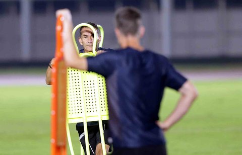Pelatih Timnas Indonesia saat sesi latihan jelang laga Semifinal Piala AFF U-23 2025 di Stadion Madya Gelora Bung Karno, Senayan, Jakarta, Kamis (24/7/2025).