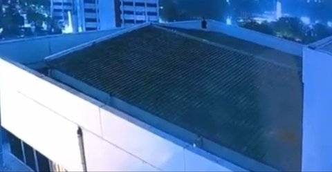 Rekaman CCTV diplomat muda ADP di atas gedung kemenlu