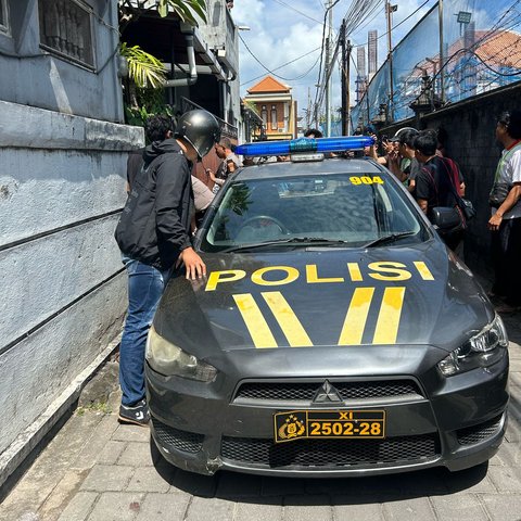 Dua Bule Azerbaijan Rampok Rp191 Juta Uang Money Changer