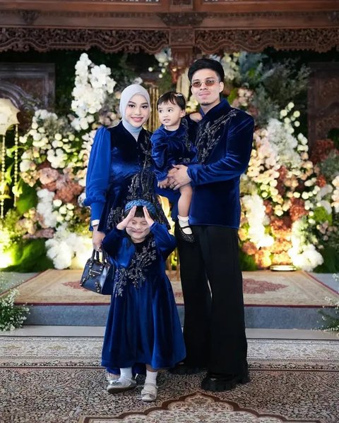 Potret Keluarga Atta Halilintar dan Aurel Hermansyah Kompak Pakai Baju Senada