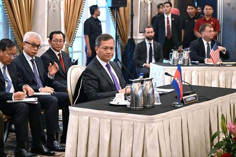 Perdana Menteri Kamboja Hun Manet saat menghadiri perundingan gencatan senjata antara Thailand dan Kamboja di Putrajaya, Malaysia, Senin (28/07/2025).