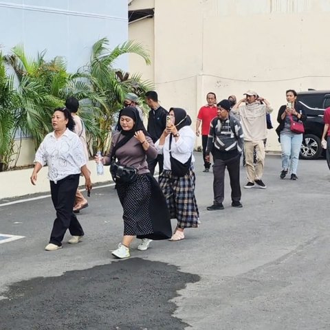 Merasa Ditipu, Puluhan Calon Mitra Penyedia MBG Geruduk Polresta Surakarta
