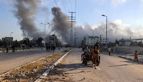 Kejamnya Israel Bombardir Jalan yang Digunakan Warga Jalur Gaza ke Pusat Distribusi Bantuan.