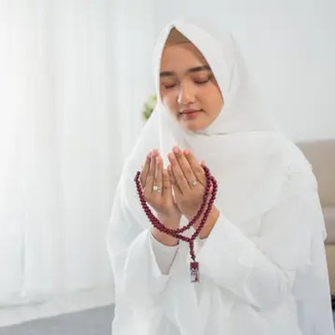 Ilustrasi Membaca Niat Puasa Dzulhijjah Credit: pexels.com/pixabay