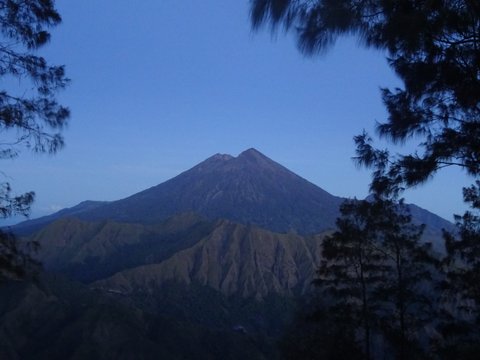 Respons Kemenpar Soal Pendaki Brasil Jatuh di Gunung Rinjani yang Terpantau dalam Kondisi Tidak Bergerak.&nbsp; foto: dok. Kemenpar