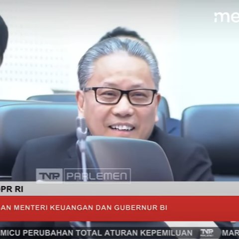 menkeu vs dpr