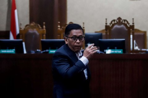 Terdakwa Hasto Kristiyanto saat menjalani sidang lanjutan dengan agenda pembacaan tuntutan terkait kasus dugaan suap pergantian antarwaktu (PAW) untuk Harun Masiku dan perintangan penyidikan di Pengadilan Tipikor, Jakarta, Kamis (3/7/2025).