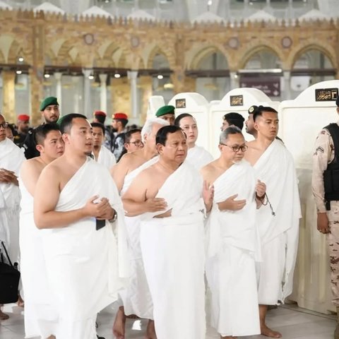 Potret Presiden Prabowo Khusyuk Umrah Malam-Malam