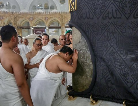 Presiden Prabowo Subianto menunaikan ibadah umrah di Masjidil Haram, Mekkah, di sela kunjungannya ke Arab Saudi, pada 2 Juli 2025.