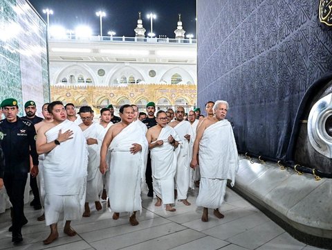 Presiden Prabowo Subianto menunaikan ibadah umrah di Masjidil Haram, Mekkah, di sela kunjungannya ke Arab Saudi, pada 2 Juli 2025.