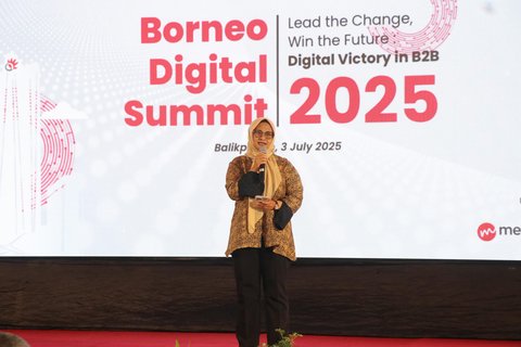 Dirut Telkom Dian Siswarini saat memberikan sambutan pada acara Borneo Digital  Summit 202