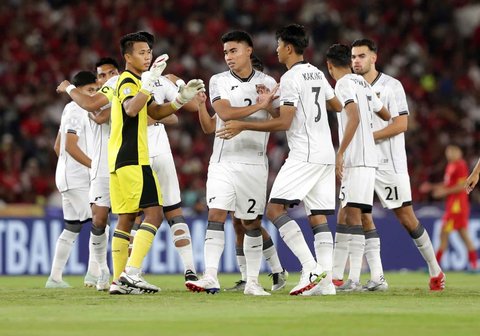 Ekspresi pesepak bola Timnas Indonesia U-23 usai berlaga melawan Vietnam pada laga final Piala AFF U-23 2025 di Stadion Utama Gelora Bung Karno, Jakarta, Selasa (29/07/2025).