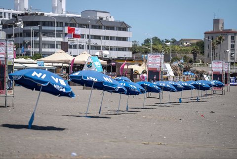 Pantai yang sepi akibat peringatan tsunami di kota Fujisawa, Prefektur Kanagawa, Jepang, Rabu (30/07/2025).