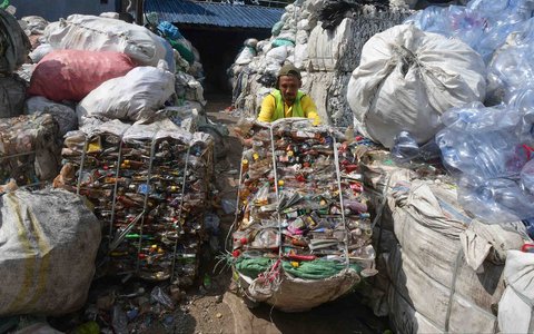 Hasil produksi cacahan plastik