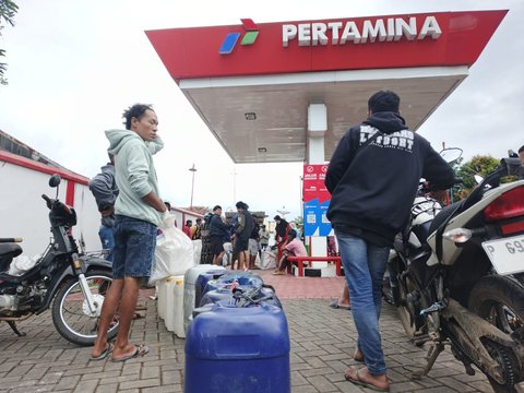 Nestapa Warga Jember Berburu BBM hingga Banyuwangi karena Saking Langkanya