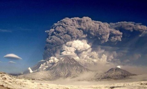 gunung berapi di rusia meletus setelah gempa