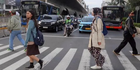 Berdasarkan survei Asosiasi Pengusaha Indonesia (Apindo) terhadap 357 perusahaan anggotanya yang dilakukan per Maret 2025, mayoritas atau sekitar 65% mengatakan PHK menjadi opsi karena terjad
