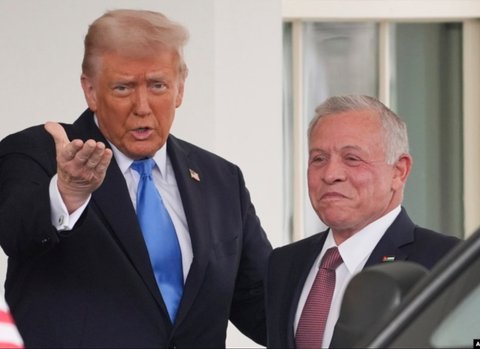 Setelah bertemu Presiden AS Donald Trump di Gedung Putih pada Selasa (11/2), Raja Yordania Abdullah II meminta AS untuk mengambil peran utama dalam mewujudkan perdamaian dan stabilitas di Timur Tengah.<br />Ia mengatakan bahwa mengatasi situasi kemanusiaan yang mengerikan di Gaza yang dilanda...
