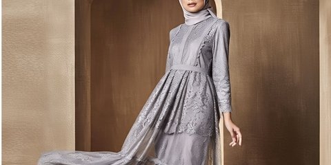 Ilustrasi Model Gamis Brokat Warna Abu-Abu Kombinasi
