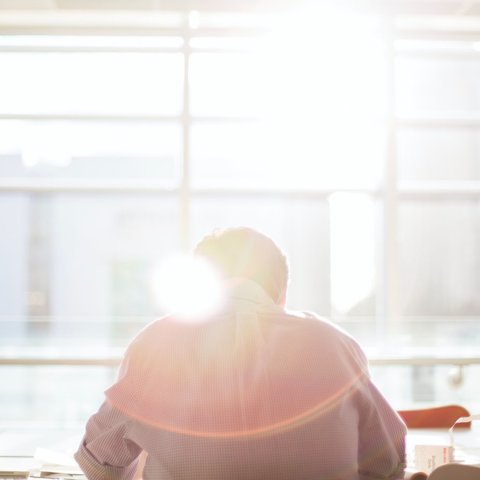 Ilustrasi bekerja, bekerja keras, semangat, inspirasi. (Photo by Bethany Legg on Unsplash)