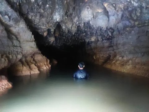 Gua Embultuk, Blitar, Jawa Timur.