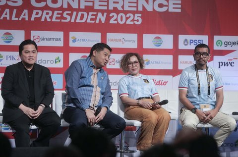 Ketua Umum PSSI Erick Thohir, Ketua Steering Committee (SC) Piala Presiden 2025 Maruarar Sirait, Direktur Surya Cutra media (SCM)  Harsiwi Achmad, dan Ketua Organizing Committee (OC) Arya Sinulingga saat konferensi pers peluncuran Piala Presiden 2025 di SCTV Tower, Senayan, Jakarta Pusat, Jumat (4/7/2025).