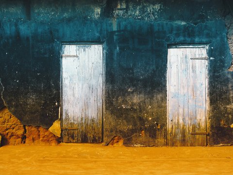 Jangan sampai abai dengan jamur yang menempel sebab jamur bisa menyebar dan menyebabkan gangguan kesehatan (Foto: Unsplash.com/Hans Eiskonen)