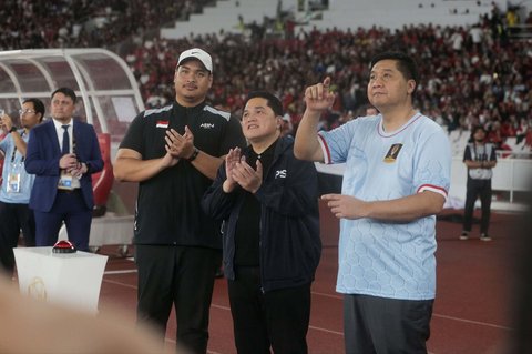 Menteri Pemuda dan Olahraga Dito Ariotedjo, Ketua Umum PSSI Erick Thohir  dan Ketua Steering Committee Maruarar Sirait saat pembukaan Piala Presiden 2025 di Stadion Utama Gelora Bung Karno (SUGBK), Jakarta, Minggu (06/07/2025).