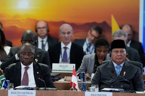 Presiden Indonesia Prabowo Subianto  dan Presiden Afrika Selatan Cyril Ramaphosa saat menghadiri KTT BRICS tahunan ke-17 di Rio de Janeiro Brasil, (06/07/2025).