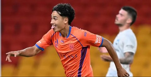 Rafael Struick mencetak gol pertamanya untuk Brisbane Roar ke gawang Sydney FC dalam laga A-League 2024/2025, 1 November 2024. (Dok. Brisbane Roar)