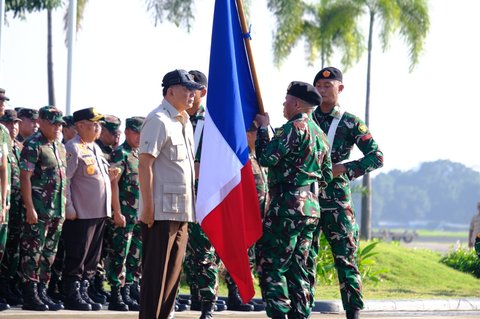Menteri Pertahanan Sjafrie Sjamsoeddin melepas keberangkatan pasukan TNI Kontingen Patriot II ke Perancis di Lanud Halim Perdanakusuma, Jakarta, Minggu (6/7/2025).
