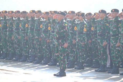 Suasana upacara pelepasan keberangkatan pasukan TNI Kontingen Patriot II ke Perancis di Lanud Halim Perdanakusuma, Jakarta, Minggu (6/7/2025).