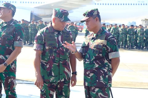 Panglima Koops Udara Nasional (Pangkoopsudnas) Marsda TNI Minggit Tribowo menghadiri upacara pelepasan keberangkatan pasukan TNI Kontingen Patriot II ke Perancis di Lanud Halim Perdanakusuma, Jakarta, Minggu (6/7/2025).